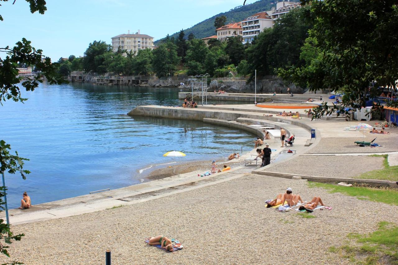 Family Friendly Apartments With A Swimming Pool Lovran, Opatija - 14178 Exteriör bild