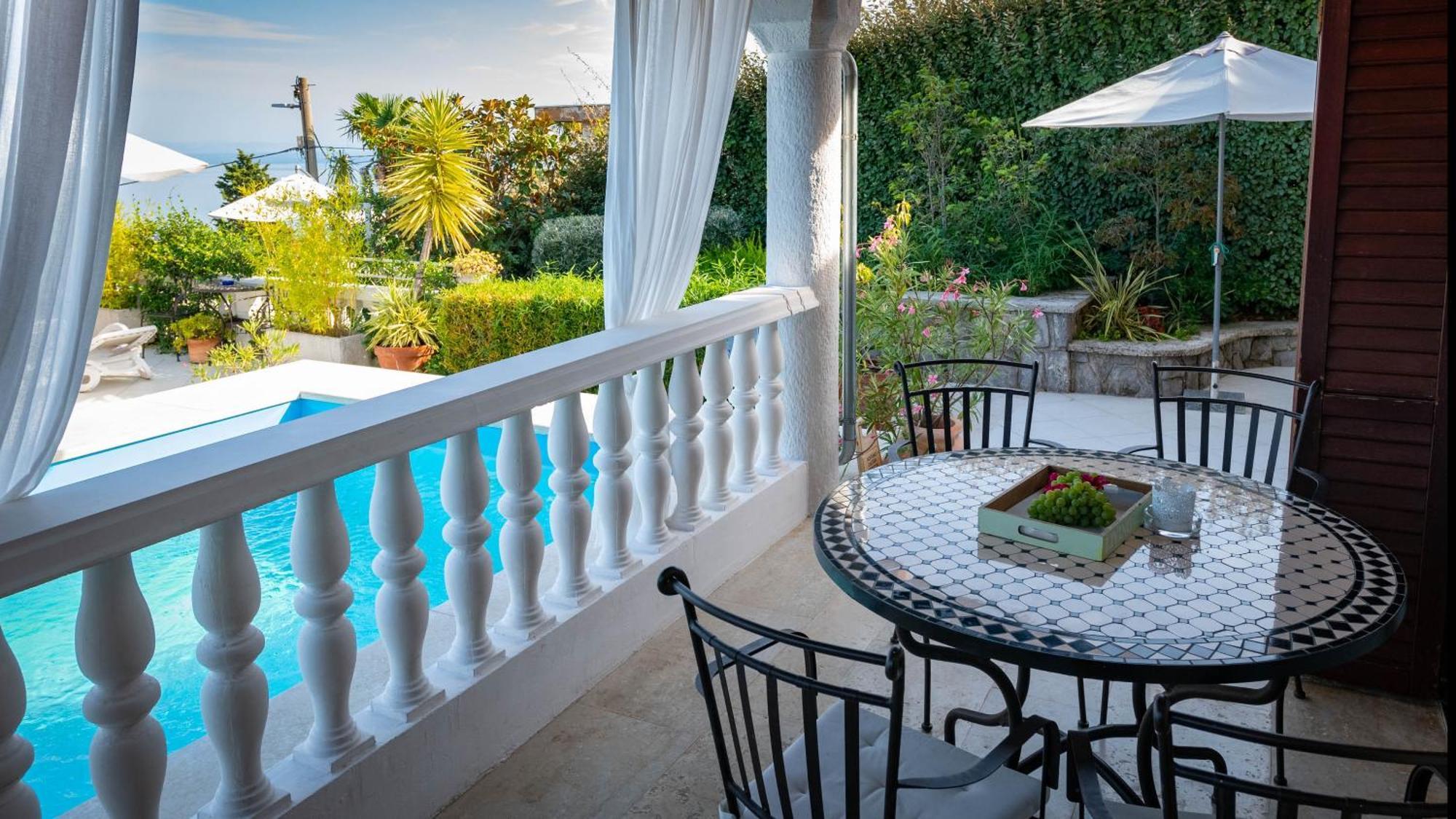 Family Friendly Apartments With A Swimming Pool Lovran, Opatija - 14178 Exteriör bild