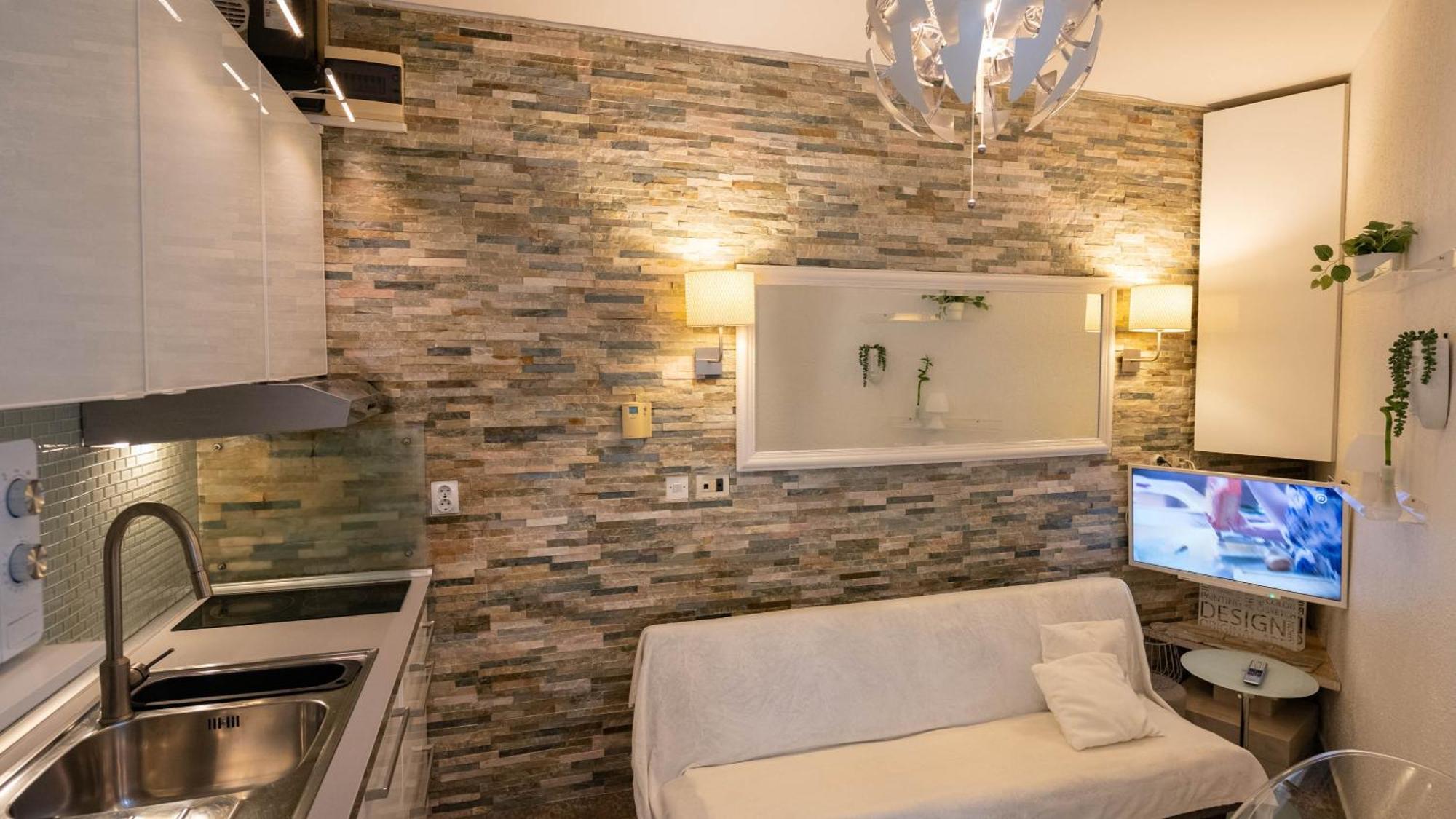 Family Friendly Apartments With A Swimming Pool Lovran, Opatija - 14178 Rum bild