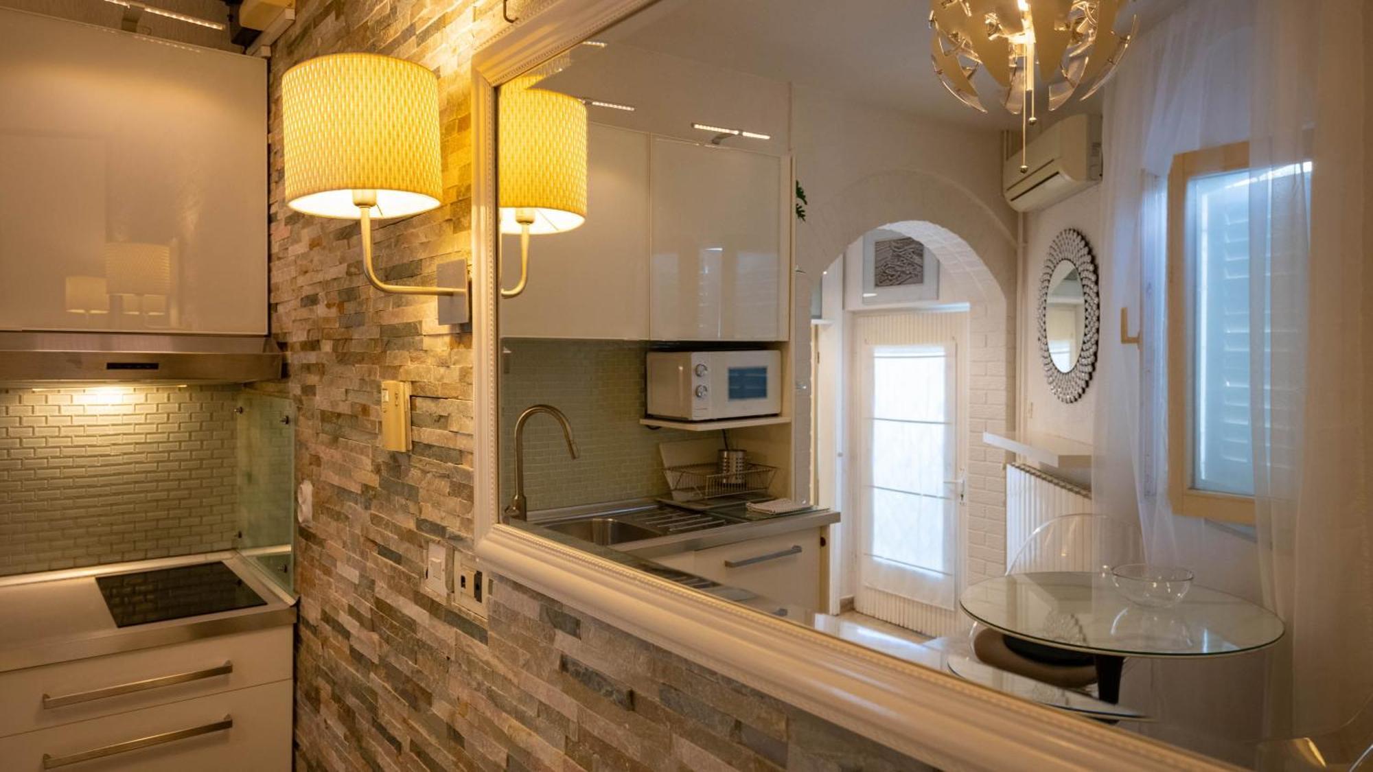 Family Friendly Apartments With A Swimming Pool Lovran, Opatija - 14178 Rum bild