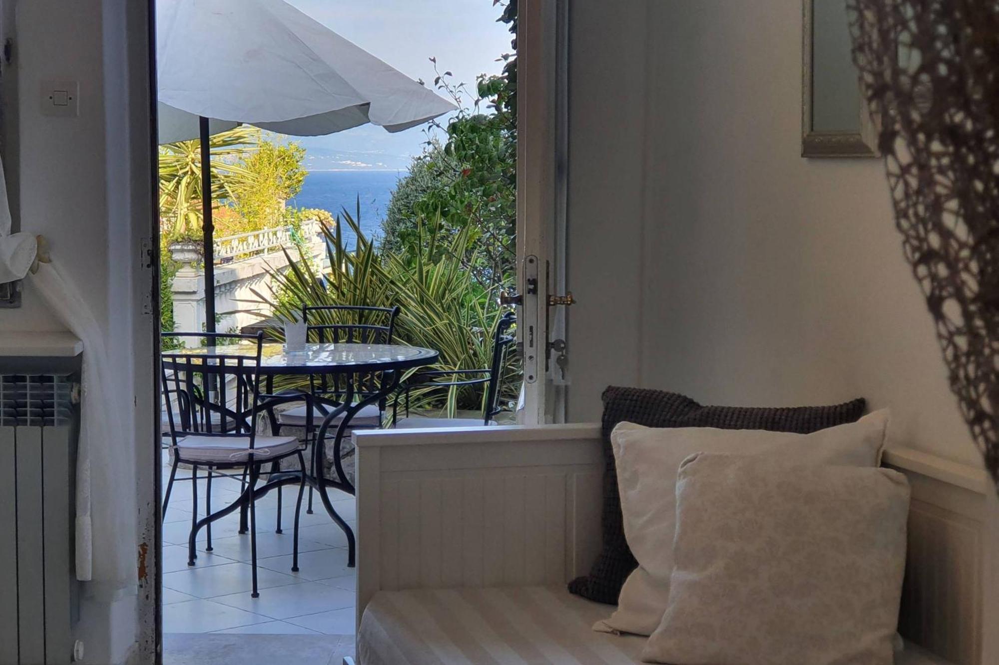 Family Friendly Apartments With A Swimming Pool Lovran, Opatija - 14178 Rum bild