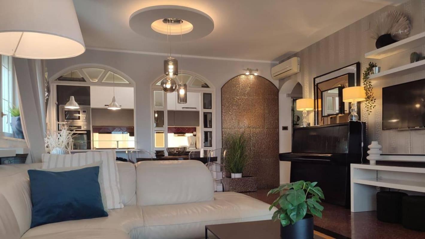 Family Friendly Apartments With A Swimming Pool Lovran, Opatija - 14178 Rum bild